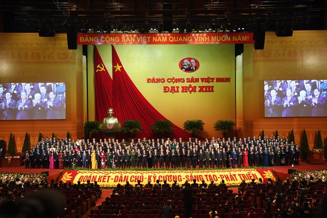 Trang  sử mới của Đảng CS Việt Nam, với quyết tâm đưa đất nước Việt Nam Giàu mạnh-Hùng cường-Sánh vai năm châu.